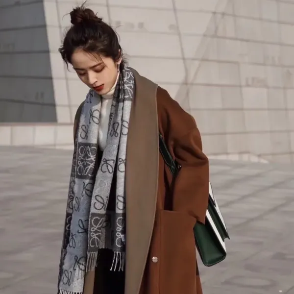 【LOEWE ロエベ】スカーフ40*200CM 241207 【LOEWE ロエベ】スカーフ40*200CM 241207
