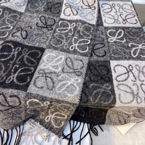 【LOEWE ロエベ】スカーフ40*200CM 241207 【LOEWE ロエベ】スカーフ40*200CM 241207