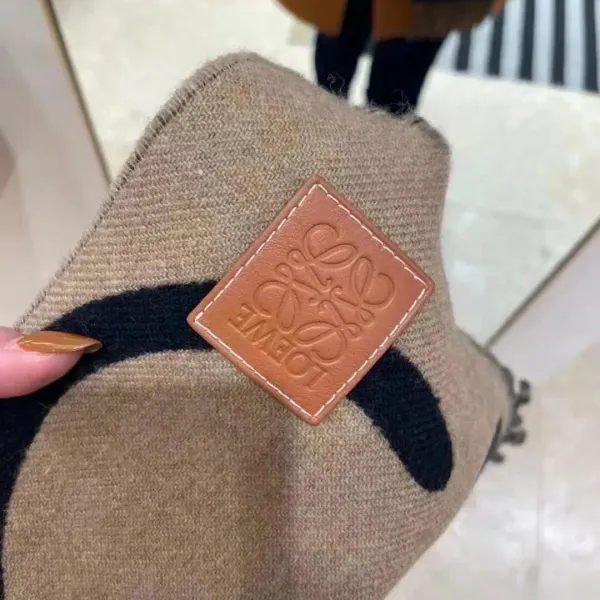 【LOEWE ロエベ】スカーフ30*180CM 241207 【LOEWE ロエベ】スカーフ30*180CM 241207