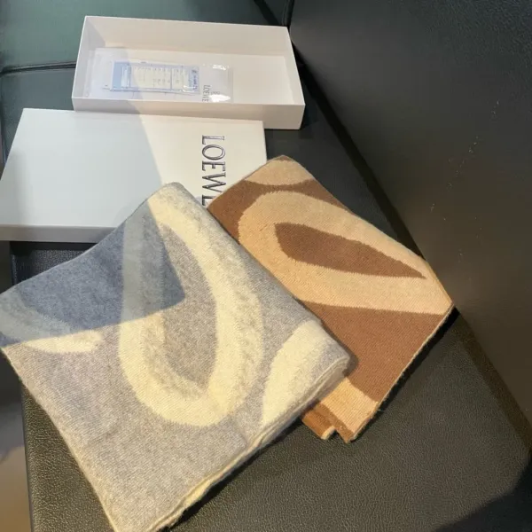 【LOEWE ロエベ】スカーフ 180*30CM 241109 【LOEWE ロエベ】スカーフ 180*30CM 241109