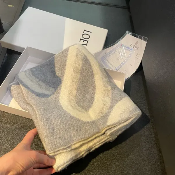 【LOEWE ロエベ】スカーフ 180*30CM 241109 【LOEWE ロエベ】スカーフ 180*30CM 241109
