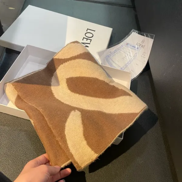 【LOEWE ロエベ】スカーフ 180*30CM 241109 【LOEWE ロエベ】スカーフ 180*30CM 241109
