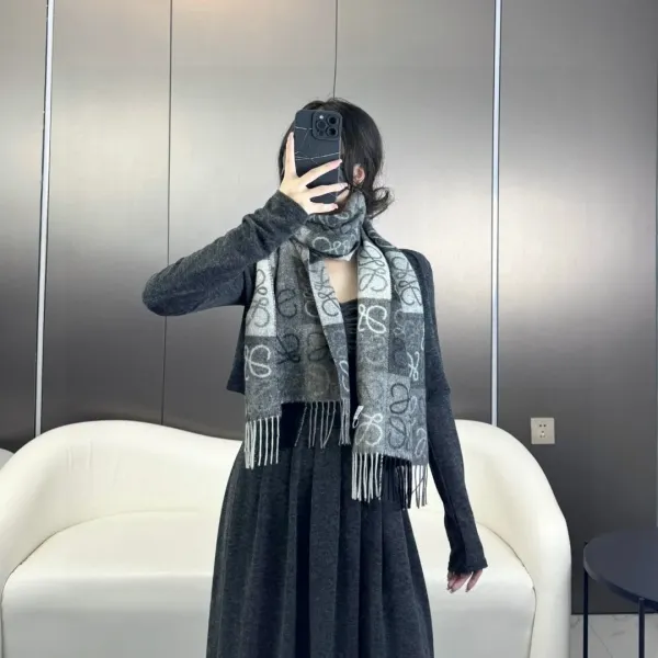 【LOEWE ロエベ】スカーフ40*200CM 241109 【LOEWE ロエベ】スカーフ40*200CM 241109