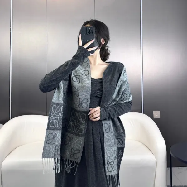 【LOEWE ロエベ】スカーフ40*200CM 241109 【LOEWE ロエベ】スカーフ40*200CM 241109