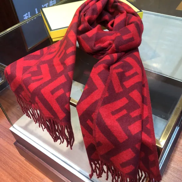 【FENDI  フェンディ】スカーフ 65*180CM   241207