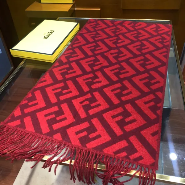 【FENDI  フェンディ】スカーフ 65*180CM   241207