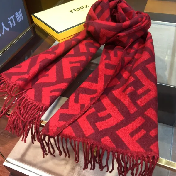 【FENDI  フェンディ】スカーフ 65*180CM   241207