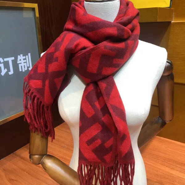 【FENDI  フェンディ】スカーフ 65*180CM   241207