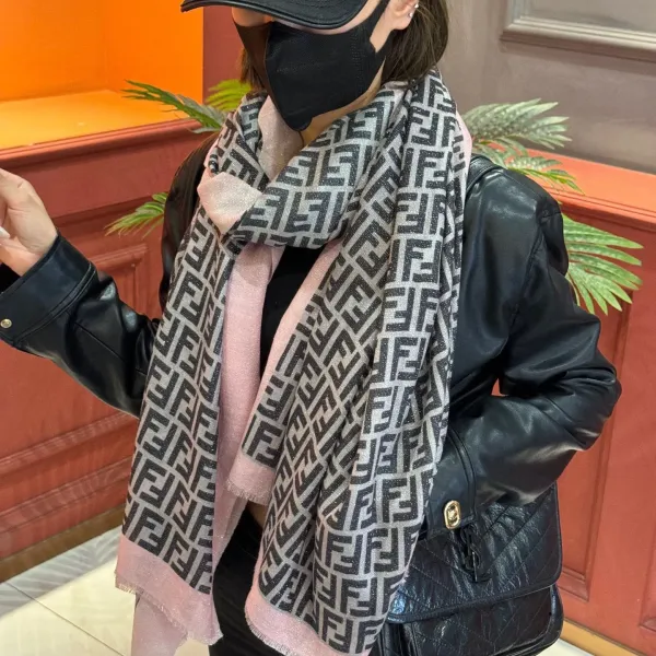 【FENDI フェンディ】スカーフ 30*180CM 241207 【FENDI フェンディ】スカーフ 30*180CM 241207