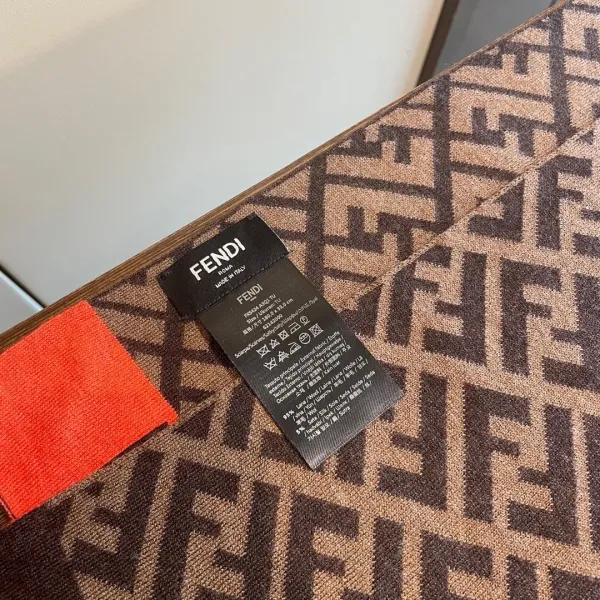 【FENDI フェンディ】スカーフ 32*200CM 241207 【FENDI フェンディ】スカーフ 32*200CM 241207
