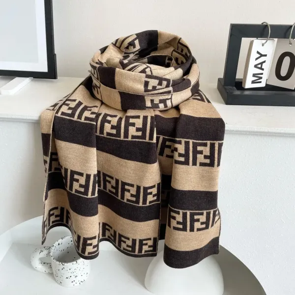 【FENDI  フェンディ】スカーフ 180*32CM   241207