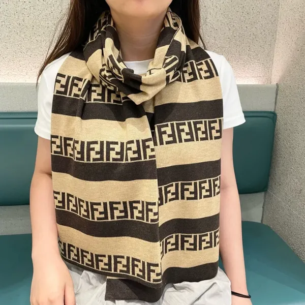 【FENDI  フェンディ】スカーフ 180*32CM   241207