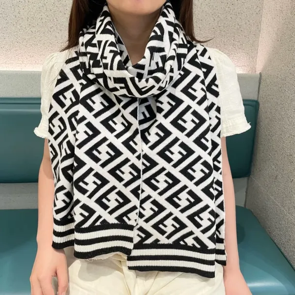 【FENDI フェンディ】スカーフ 180*32CM 241207 【FENDI フェンディ】スカーフ 180*32CM 241207