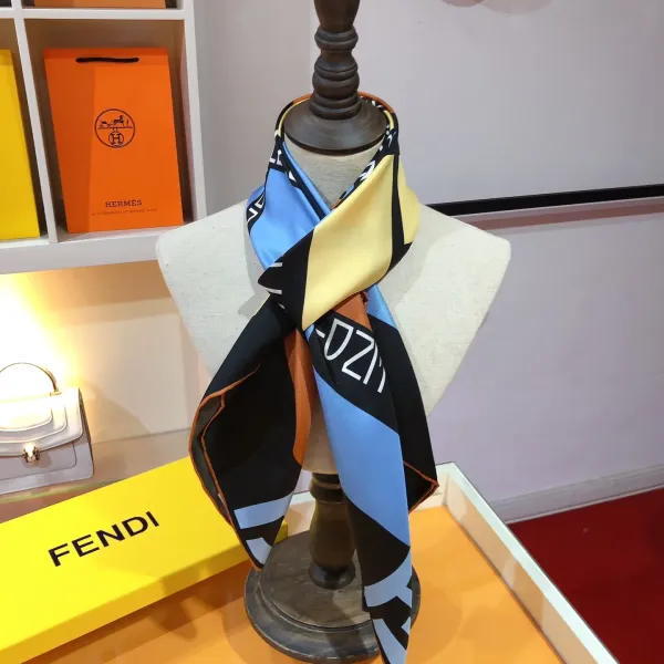 【FENDI フェンディ】スカーフ90*90CM 241109 【FENDI フェンディ】スカーフ90*90CM 241109