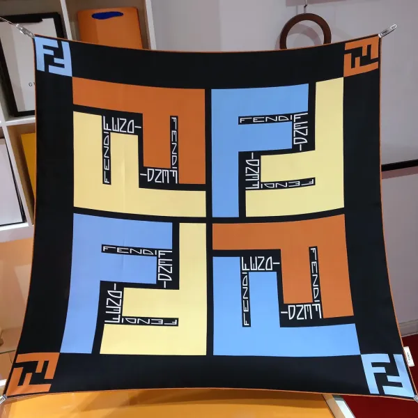【FENDI フェンディ】スカーフ90*90CM 241109 【FENDI フェンディ】スカーフ90*90CM 241109