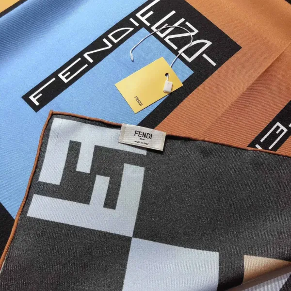 【FENDI フェンディ】スカーフ90*90CM 241109 【FENDI フェンディ】スカーフ90*90CM 241109