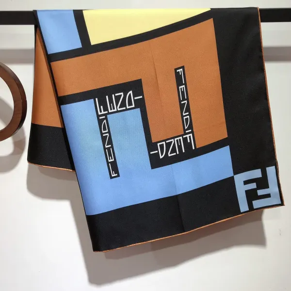【FENDI フェンディ】スカーフ90*90CM 241109 【FENDI フェンディ】スカーフ90*90CM 241109