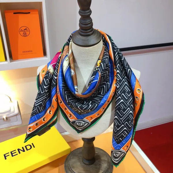 【FENDI フェンディ】スカーフ90*90CM 241109 【FENDI フェンディ】スカーフ90*90CM 241109