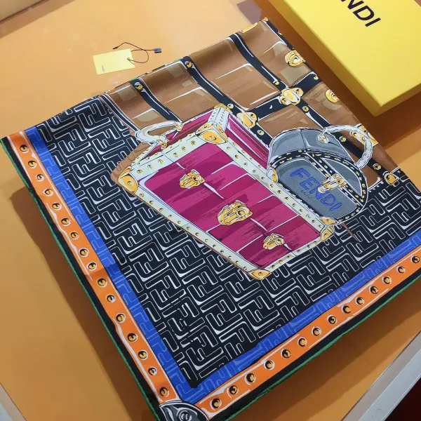 【FENDI フェンディ】スカーフ90*90CM 241109 【FENDI フェンディ】スカーフ90*90CM 241109