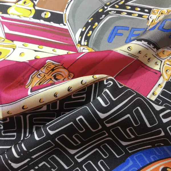 【FENDI フェンディ】スカーフ90*90CM 241109 【FENDI フェンディ】スカーフ90*90CM 241109