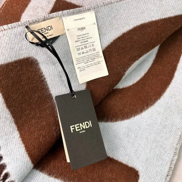【FENDI  フェンディ】スカーフ30*180CM   241109