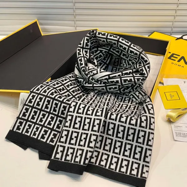 【FENDI フェンディ】スカーフ32*200CM 241109 【FENDI フェンディ】スカーフ32*200CM 241109
