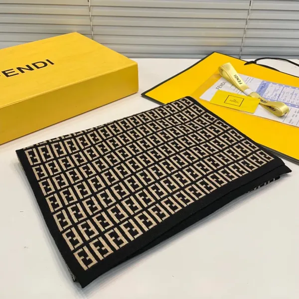 【FENDI フェンディ】スカーフ32*200CM 241109 【FENDI フェンディ】スカーフ32*200CM 241109
