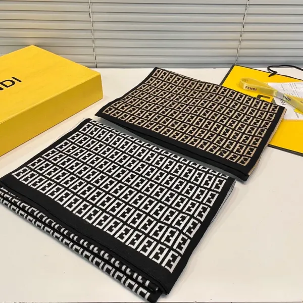 【FENDI フェンディ】スカーフ32*200CM 241109 【FENDI フェンディ】スカーフ32*200CM 241109