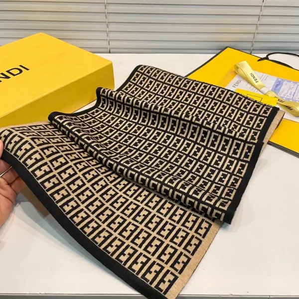 【FENDI フェンディ】スカーフ32*200CM 241109 【FENDI フェンディ】スカーフ32*200CM 241109