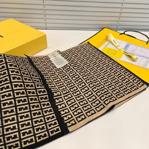【FENDI フェンディ】スカーフ32*200CM 241109 【FENDI フェンディ】スカーフ32*200CM 241109