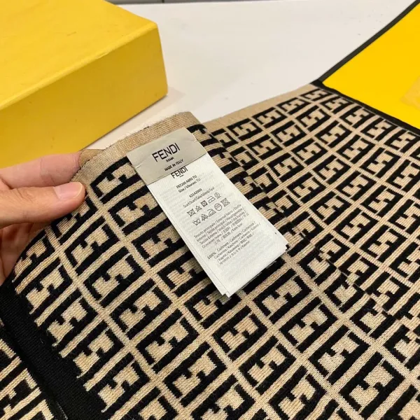 【FENDI フェンディ】スカーフ32*200CM 241109 【FENDI フェンディ】スカーフ32*200CM 241109