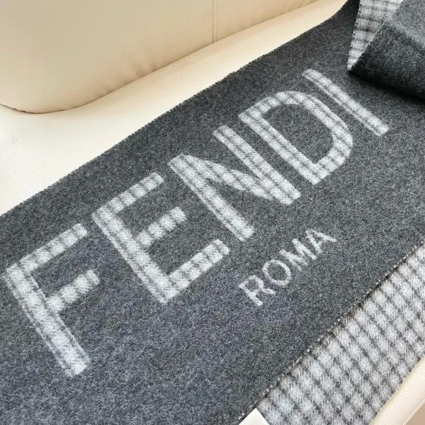 【FENDI  フェンディ】スカーフ30*180CM   241109