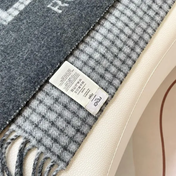 【FENDI  フェンディ】スカーフ30*180CM   241109