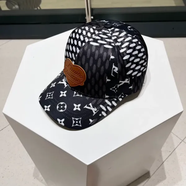 LV 【LOUIS VUITTON  ルイヴィトン】【数量限定】 野球帽 / ハット 241011