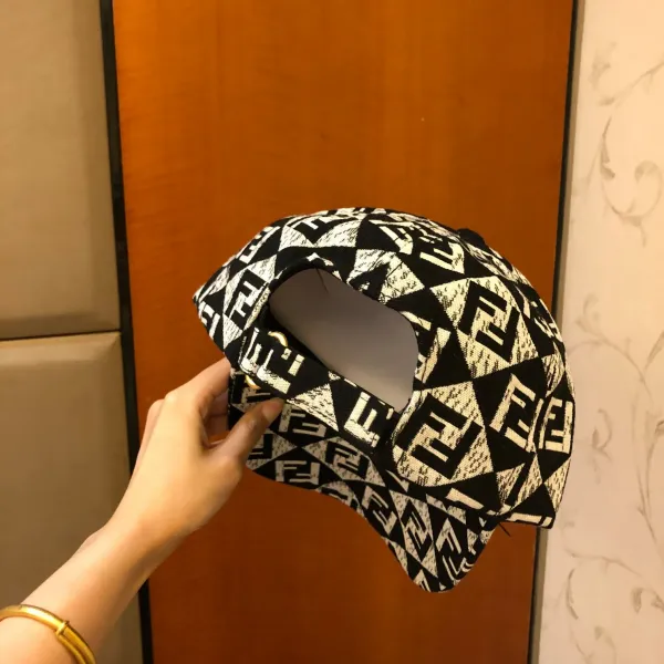 【FENDI  フェンディ】【数量限定】 野球帽 / ハット