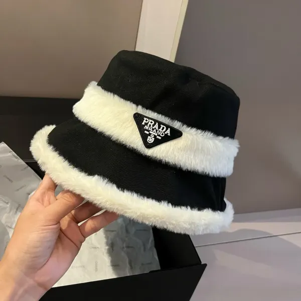 PRADA (プラダ)フィッシャーマンズハット  241125