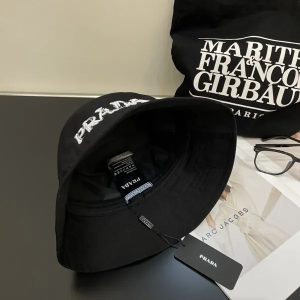 PRADA (プラダ)フィッシャーマンズハット 240904