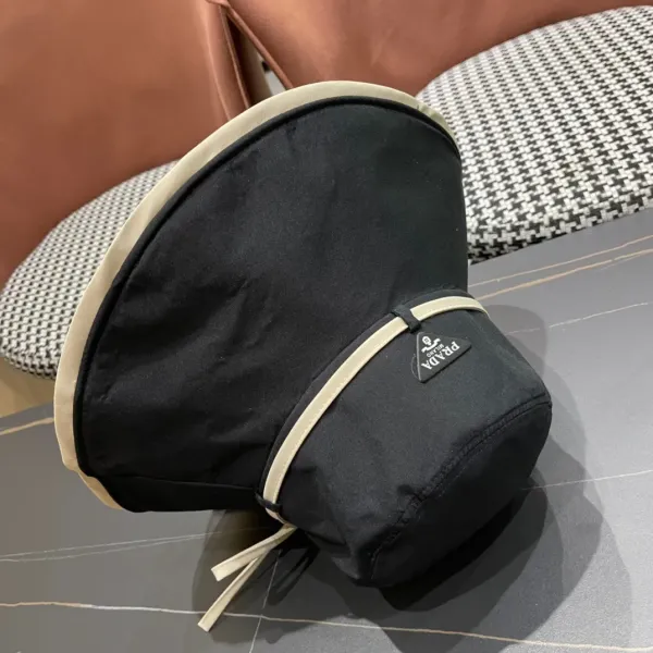 PRADA (プラダ)フィッシャーマンズハット 240904
