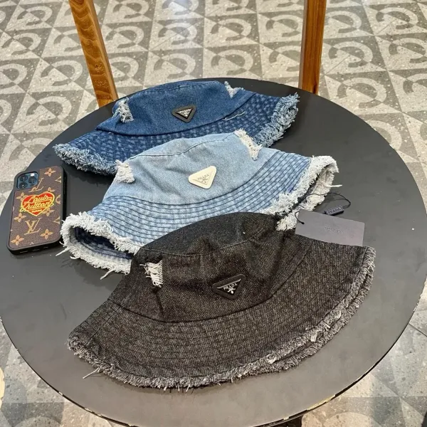 PRADA (プラダ)フィッシャーマンズハット 240904