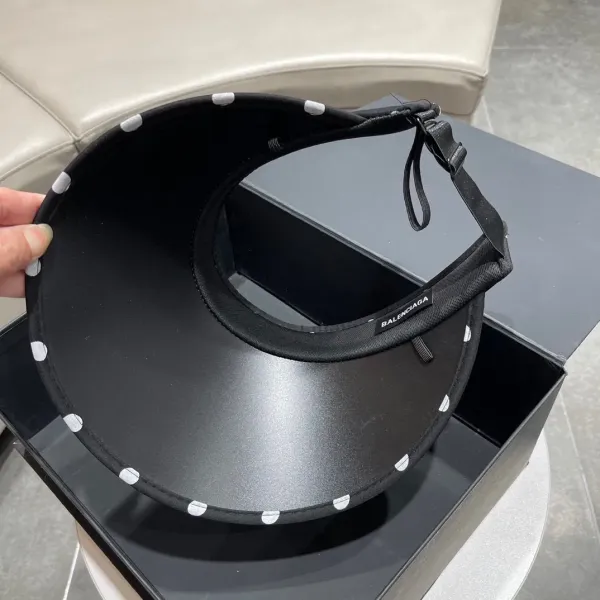 【BALENCIAGA  バレンシアガ】【数量限定】空のシルクハット