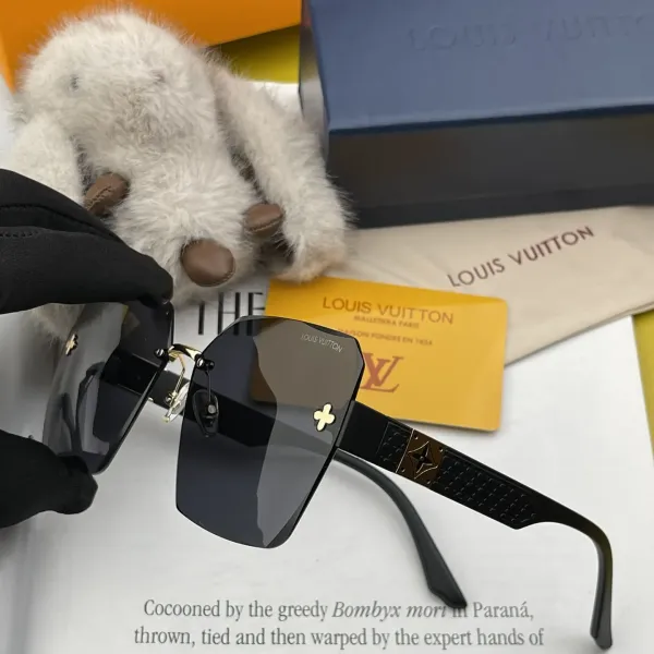 LV LOUIS VUITTON (  ルイヴィトン ) サングラス 241012
