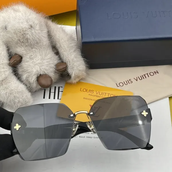 LV LOUIS VUITTON (  ルイヴィトン ) サングラス 241012
