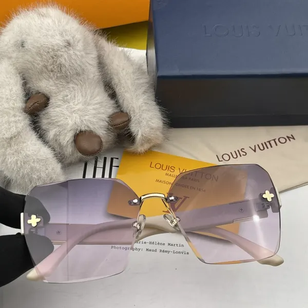 LV LOUIS VUITTON (  ルイヴィトン ) サングラス 241012