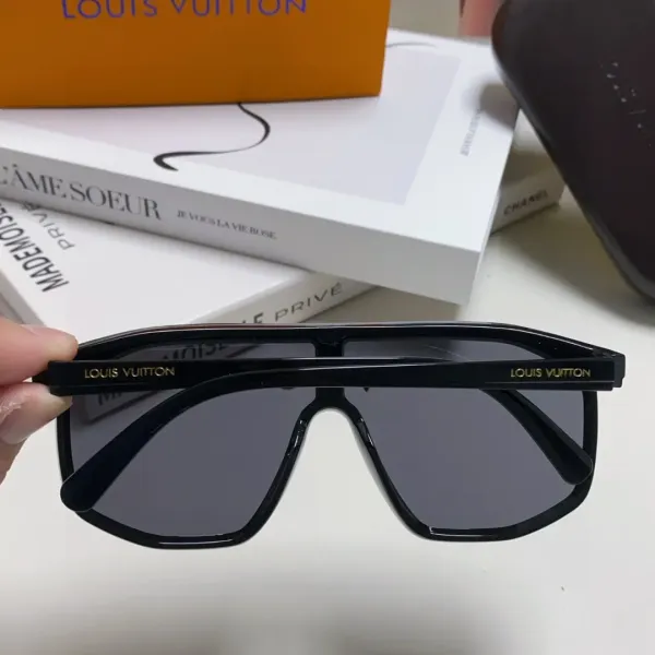 LV LOUIS VUITTON (  ルイヴィトン ) サングラス 241012
