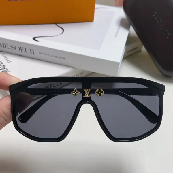 LV LOUIS VUITTON (  ルイヴィトン ) サングラス 241012
