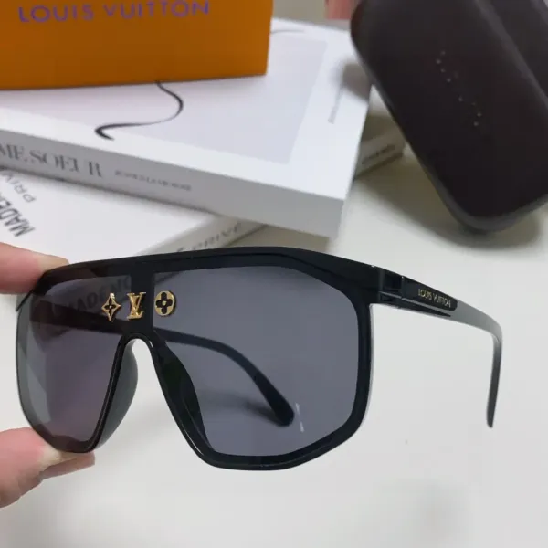 LV LOUIS VUITTON (  ルイヴィトン ) サングラス 241012