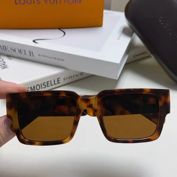 LV LOUIS VUITTON (  ルイヴィトン ) サングラス 241012
