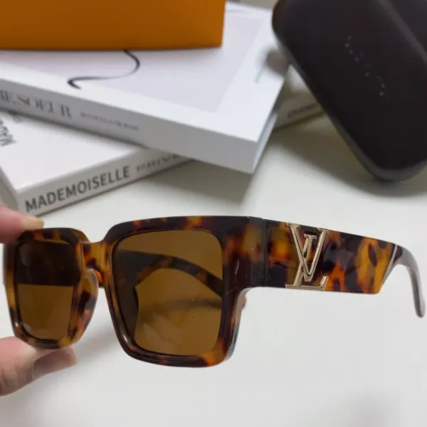 LV LOUIS VUITTON (  ルイヴィトン ) サングラス 241012