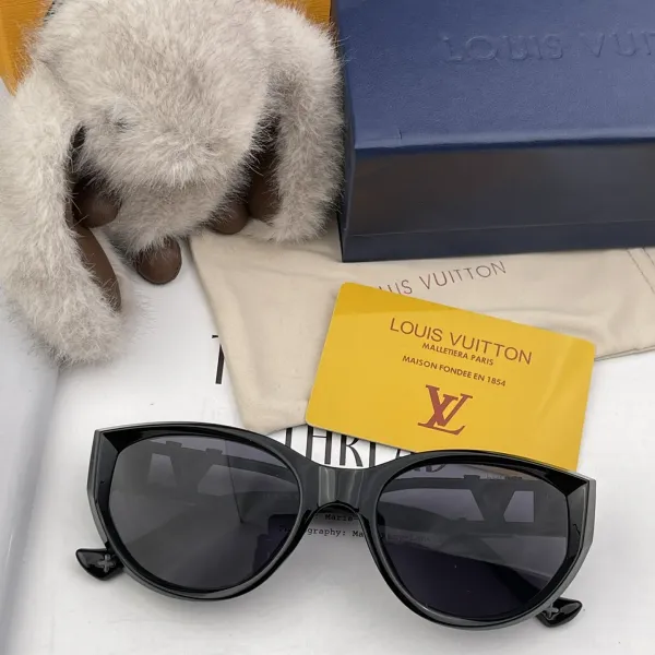 LV LOUIS VUITTON (  ルイヴィトン ) サングラス 241012