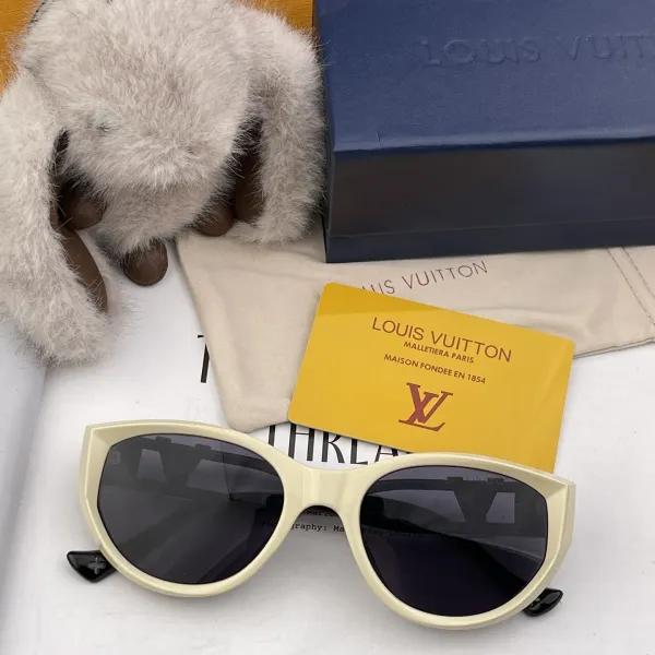 LV LOUIS VUITTON (  ルイヴィトン ) サングラス 241012